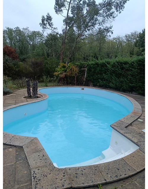 Rénover une piscine haricot à Saint-Laurent-Médoc : changement de liner complet