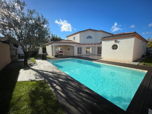 Entretien de piscine à Bruges (33) : nettoyage du bassin & optimisation de la filtration