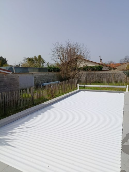 Pose volet roulant hors sol sur piscine 6x3 à Eysines